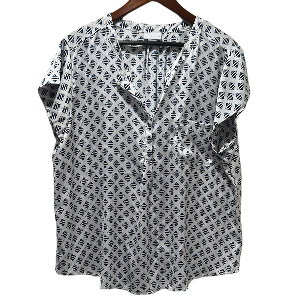 Liz Claiborne Stylish blue and White Patterned Top size XXL GUC